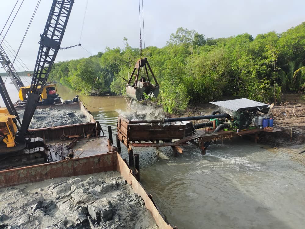 Sand pump at Buntal